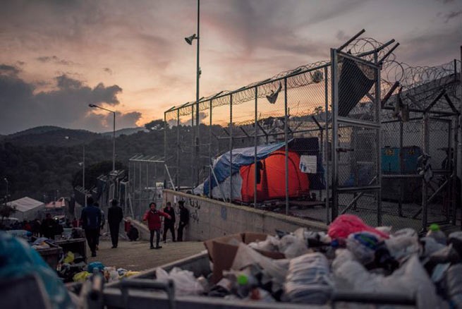 Лагеря мигрантов на островах заблокированы из-за карантина
