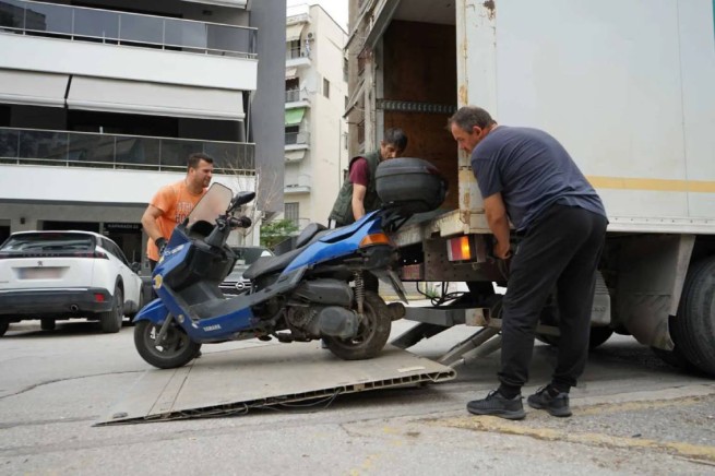 Операция "метла" удалит мотоциклы, брошенные на центральных улицах города