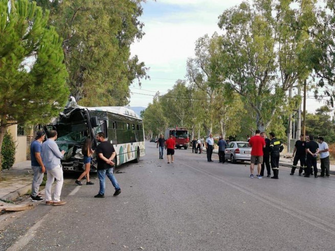 Столкновение автобуса ΟΑΣΑ в Мениди: Один пострадавший