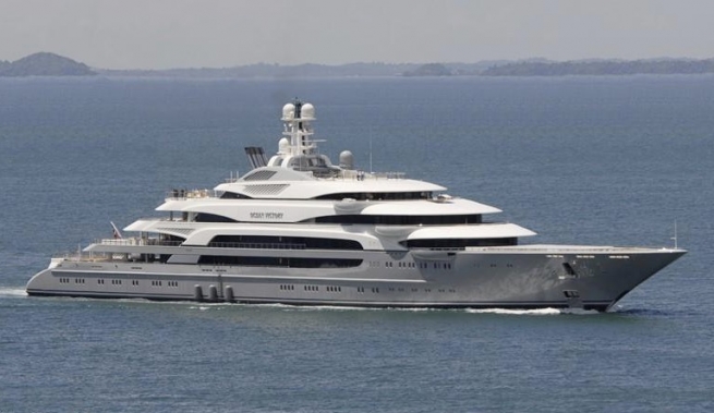 Супер-яхта российского олигарха прибыла на Миконос