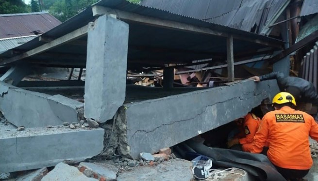 Индонезия: мощное землетрясение разрушило больницу и другие здания, 26 погибших, 600 раненых