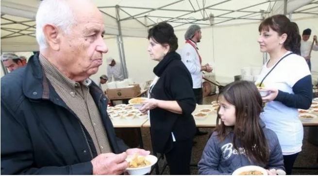 В Салониках бесплатно накормили 5000 человек