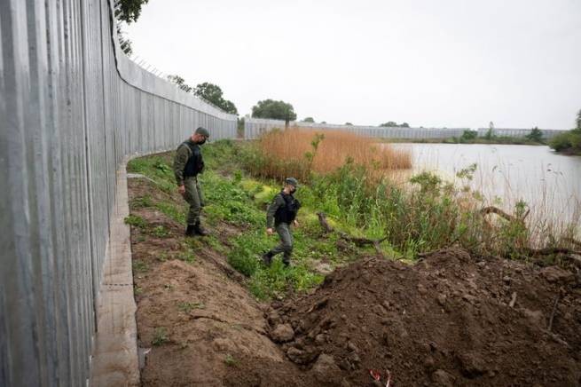 Пограничный забор на Эвросе удлинят на 80 километров