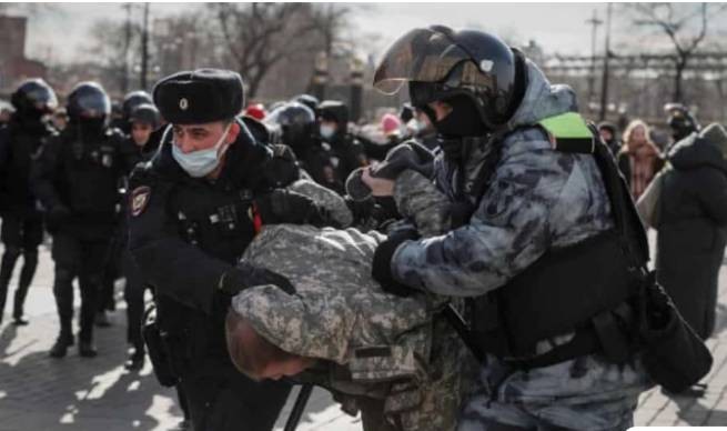 Акции протеста против войны в Украине прошли вчера в России