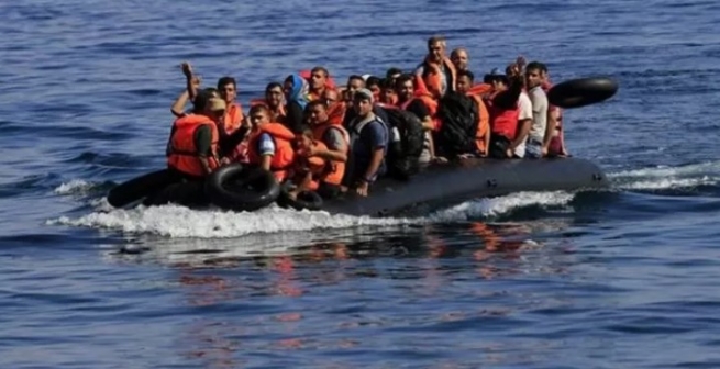 Потоки беженцев угрожающе растут. 11000 "заперты" на греческих островах