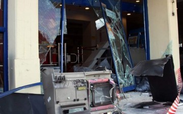 Несколько взорванных банкоматов в день - обыденность для Греции