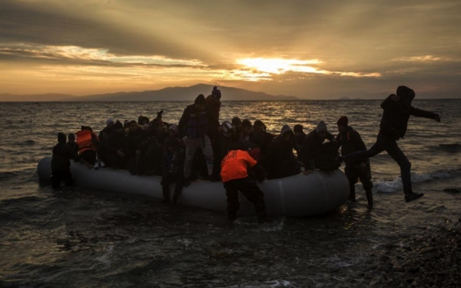 МОМ: 214 861 мигрантов попали в Европу по морю в этом году