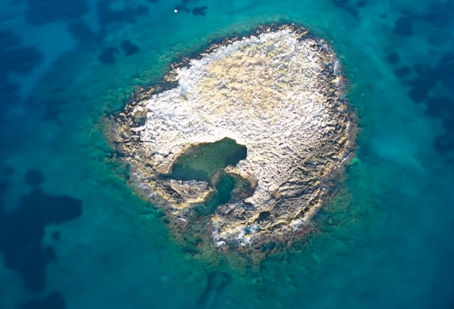 Греция: Безлюдный остров с природным бассейном