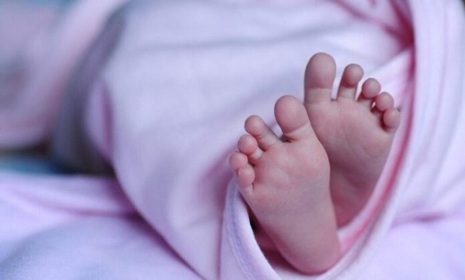 Торговля младенцами в Ханье: новорожденного продали женщине из Австралии