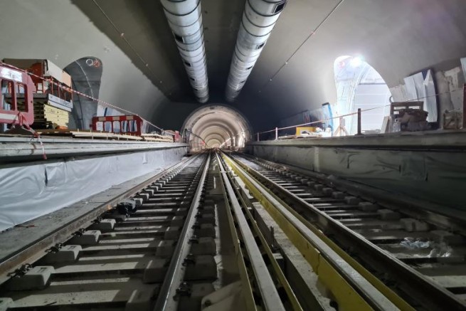 Через 12 месяцев строительство метро в Пирее будет завершено