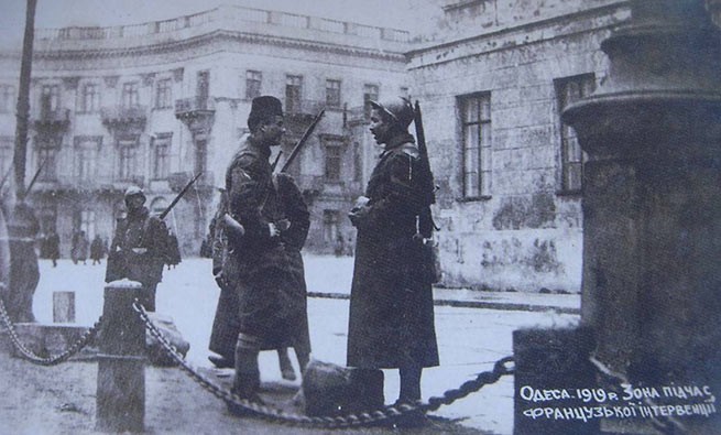 Греческий и французский солдаты в Одессе 1919 год.  