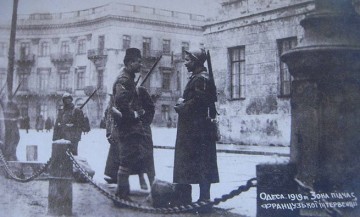 Греческий и французский солдаты в Одессе 1919 год.  
