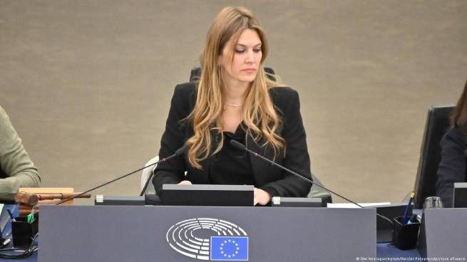 Скандал: евродепутат от Греции Ева Кайли вчера задержана по подозрению в коррупции