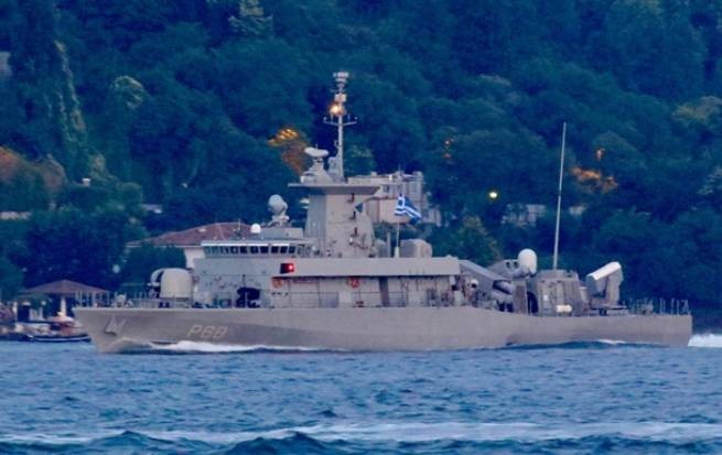 Греческий ракетный катер вошел в Черное море