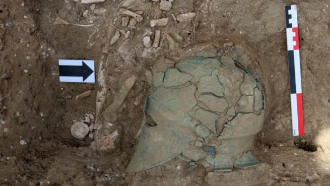 Археологи нашли шлем греческого воина на раскопках в Тамани