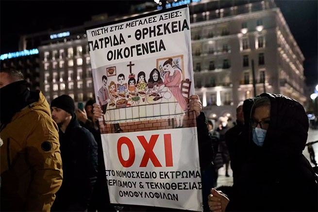 Syntagma: manifestación de protesta contra la adopción de niños por parejas LGBT - La Iglesia guarda silencio