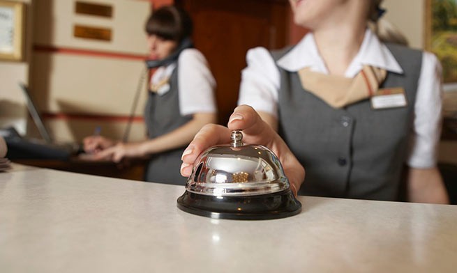 Владельцы отелей на Крите угрожают персоналу штрафом 5000 евро в случае увольнения с работы