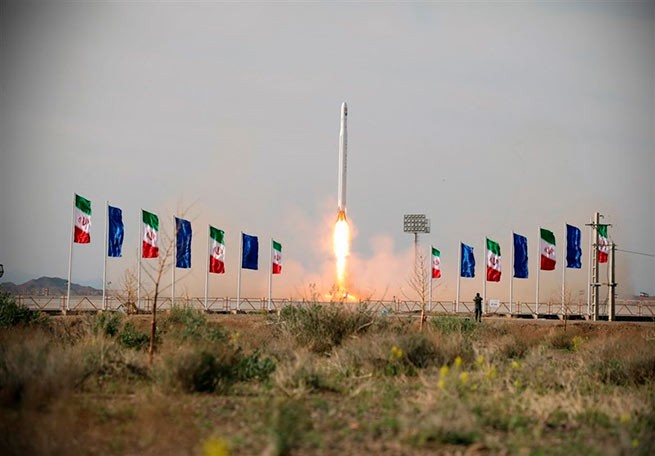 Иран запустил третий военный спутник "Noor 3"