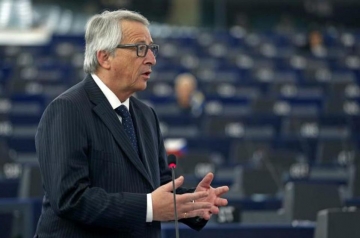 Юнкер отчитал ЕС за безразличие к беженцам