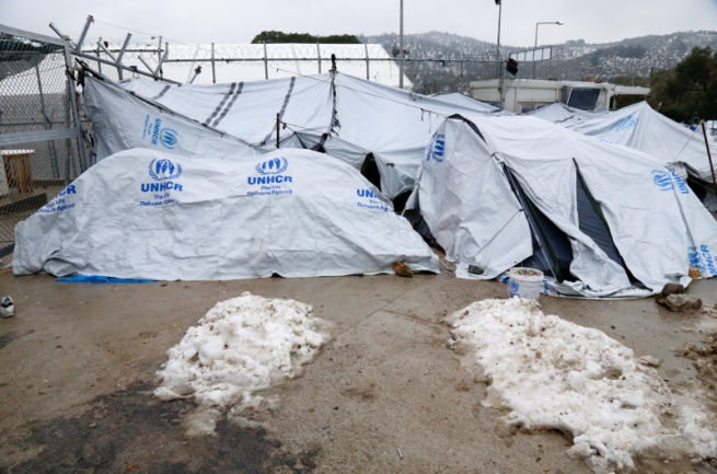Guardian: &quot;Плохая погода в Греции наводит беженцев на мысль поджечь… правительство&quot;