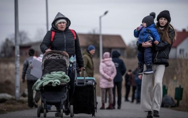 В Грецию прибывает все больше беженцев из Украины