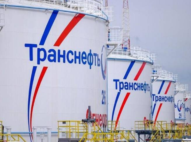 Российская нефть продается существенно дешевле установленного "потолка"