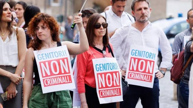 Италия: введение уголовной ответственности за суррогатное материнство