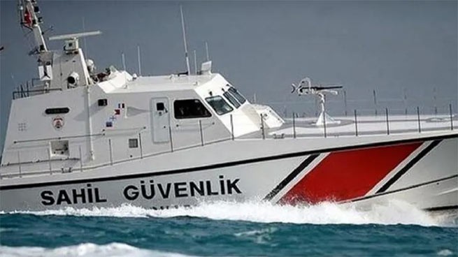 Видео: служащие турецкой береговой охраны избивают нелегальных мигрантов в лодке, чтобы отправить их в Грецию