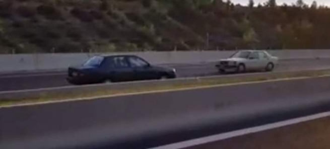 Водитель едет по встречной полосе на греческом шоссе (видео)