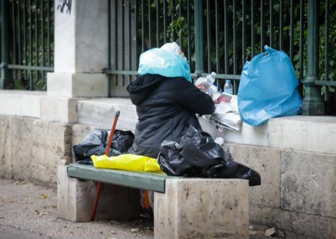 К бездомным Афин муниципалитет проявит участие