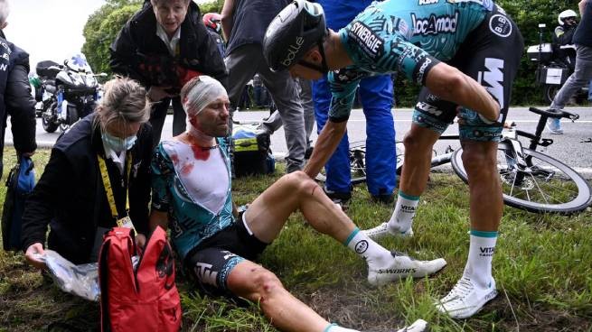 Франция: полиция разыскивает любительницу популярности с Тур де Франс
