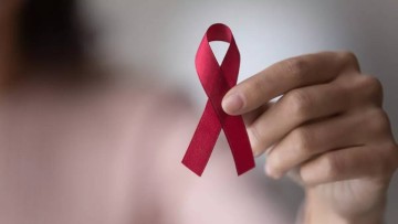 EODY предупреждает об увеличении числа новых диагнозов ВИЧ в 2023 году