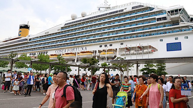 Порт Пирей заманивает пассажиров круизных лайнеров и Китая