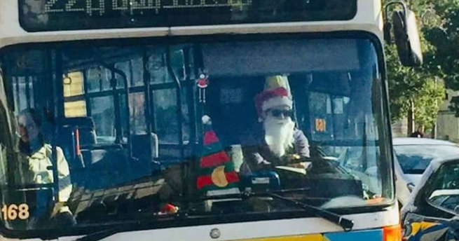 Пассажиров автобуса в Афинах возил ... Святой Василий