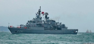 Турецкий фрегат заблокировал прокладку кабеля между Грецией и Египтом