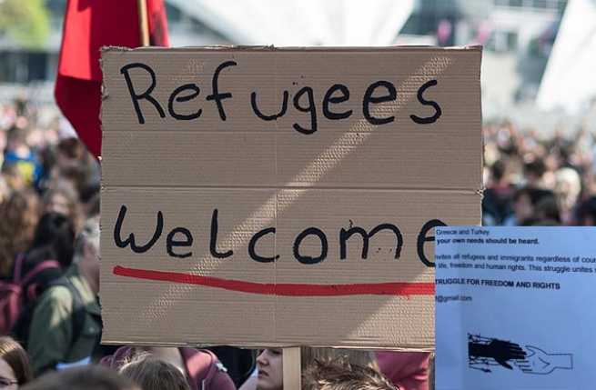 Теневые НПО призывают беженцев оставаться в Греции