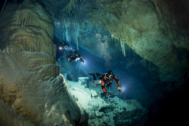 На Крите открыта уникальная подводная пещера