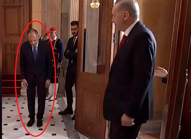 Герапетритис кланяется Эрдогану(?)