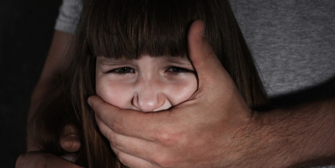 47-летний педофил обвиняется в изнасиловании падчерицы