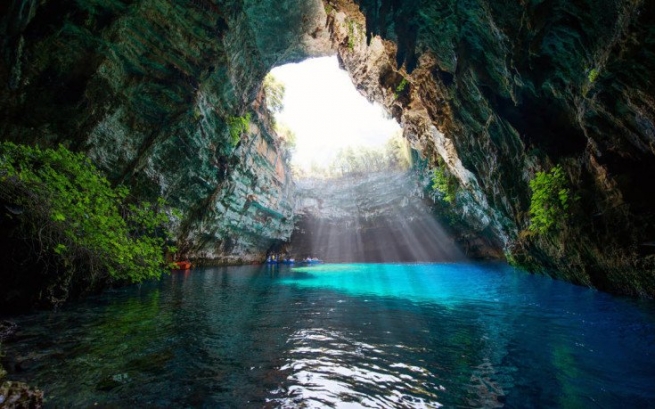 Пещера нимф - удивительный природный феномен