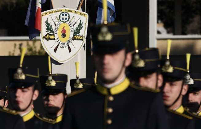 Греция объявила о допнаборе военных курсантов