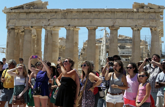 Греция: Итоги турсезона 2016 - туристов больше, денег меньше