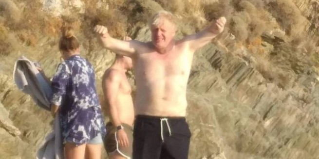 Беззаботно проводит свой отпуск в Греции Борис Джонсон
