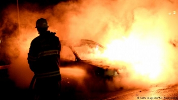 Банды молодых мигрантов сожгли 80 автомобилей в Швеции