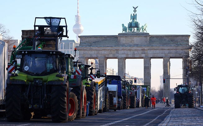 Восстание немецких фермеров: Шольц на грани отставки
