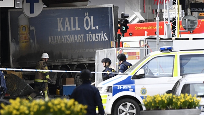 Теракт в Швеции: грузовик-убийца "доехал" до Стокгольма