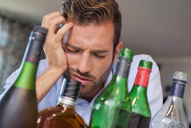 Безнадежность спровоцировала алкогольную зависимость у греков