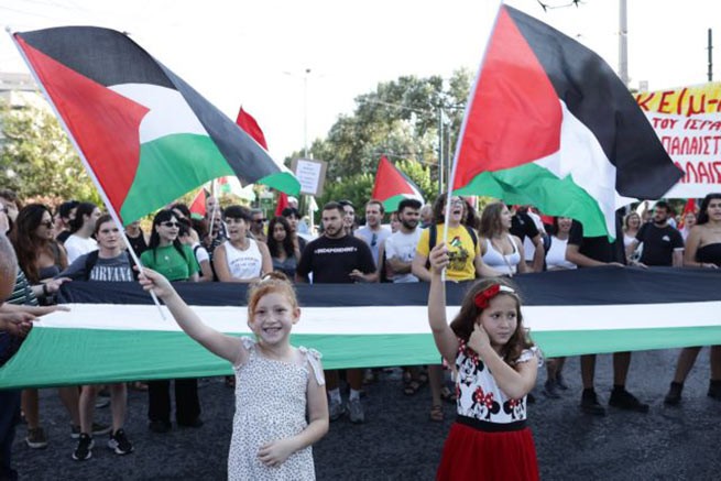Митинг солидарности с палестинским народом и "сражающимся Дженином" у здания посольства Израиля
