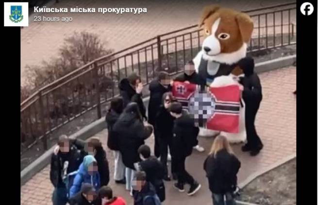 Киевская прокуратура расследует "танцы с флагом Вермахта"