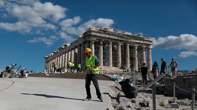 ICOMOS призывает UNESCO  внести Акрополь в список "Всемирное наследие под угрозой"